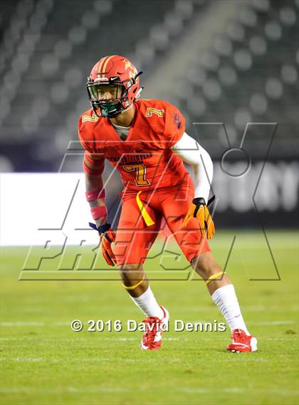 Thumbnail 1 in 2016 Semper Fidelis All-American Bowl photogallery.