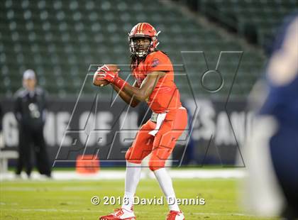 Thumbnail 2 in 2016 Semper Fidelis All-American Bowl photogallery.