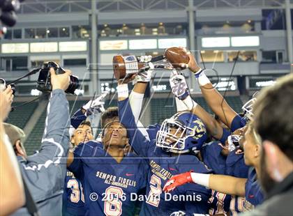 Thumbnail 2 in 2016 Semper Fidelis All-American Bowl photogallery.