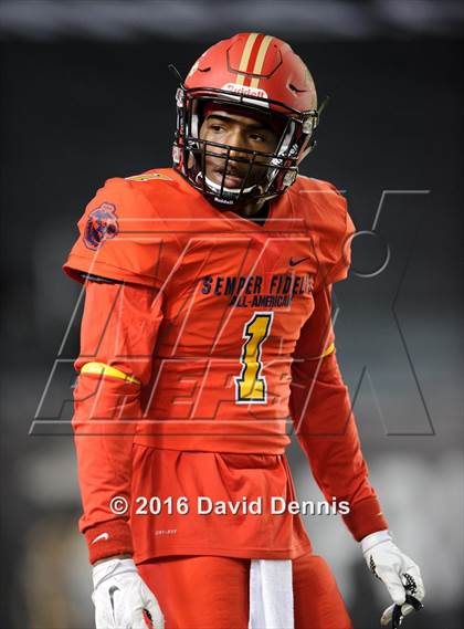 Thumbnail 1 in 2016 Semper Fidelis All-American Bowl photogallery.