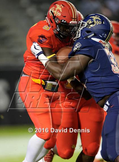 Thumbnail 3 in 2016 Semper Fidelis All-American Bowl photogallery.