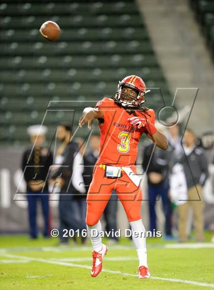 Thumbnail 1 in 2016 Semper Fidelis All-American Bowl photogallery.