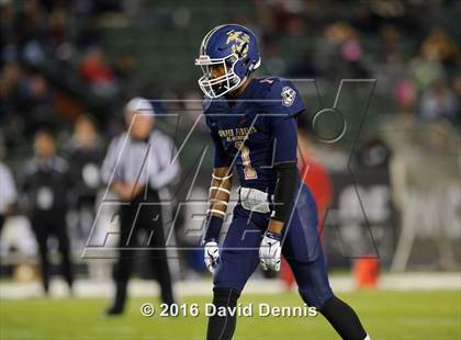 Thumbnail 3 in 2016 Semper Fidelis All-American Bowl photogallery.