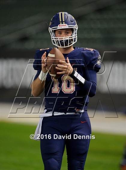 Thumbnail 1 in 2016 Semper Fidelis All-American Bowl photogallery.
