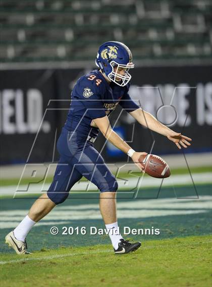 Thumbnail 1 in 2016 Semper Fidelis All-American Bowl photogallery.