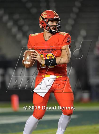 Thumbnail 3 in 2016 Semper Fidelis All-American Bowl photogallery.