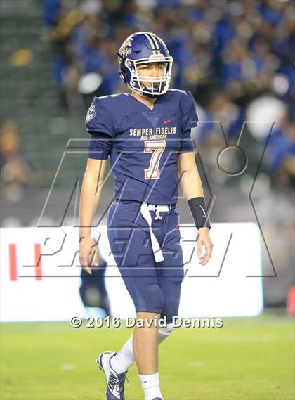 Thumbnail 3 in 2016 Semper Fidelis All-American Bowl photogallery.