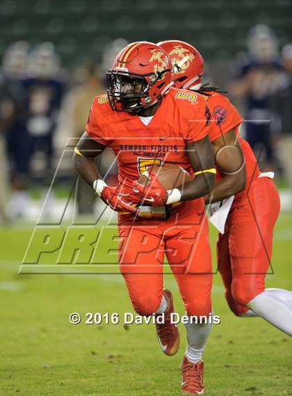 Thumbnail 3 in 2016 Semper Fidelis All-American Bowl photogallery.