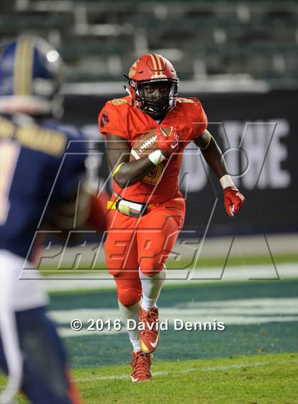 Thumbnail 1 in 2016 Semper Fidelis All-American Bowl photogallery.
