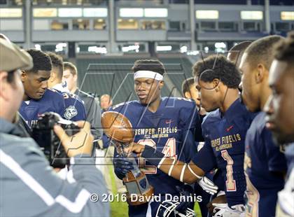 Thumbnail 1 in 2016 Semper Fidelis All-American Bowl photogallery.