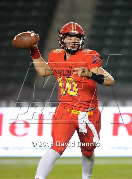 Thumbnail 1 in 2016 Semper Fidelis All-American Bowl photogallery.