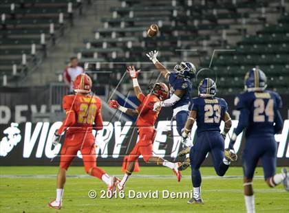 Thumbnail 3 in 2016 Semper Fidelis All-American Bowl photogallery.