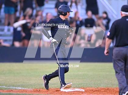 Thumbnail 3 in Berwick vs. Pine Prairie (LHSAA Division III Non-Select Regional) photogallery.