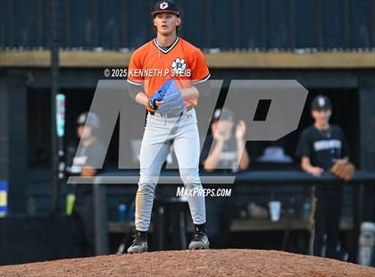 Thumbnail 1 in Berwick vs. Pine Prairie (LHSAA Division III Non-Select Regional) photogallery.