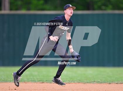 Thumbnail 2 in Berwick vs. Pine Prairie (LHSAA Division III Non-Select Regional) photogallery.