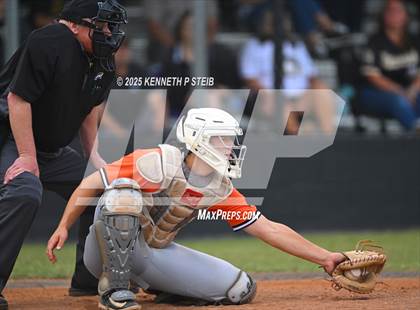 Thumbnail 1 in Berwick vs. Pine Prairie (LHSAA Division III Non-Select Regional) photogallery.