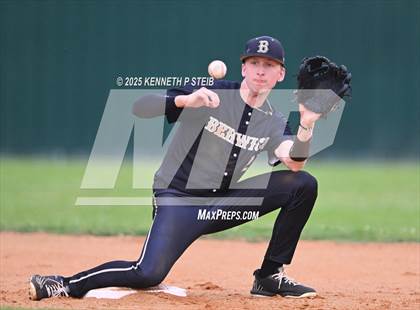 Thumbnail 1 in Berwick vs. Pine Prairie (LHSAA Division III Non-Select Regional) photogallery.