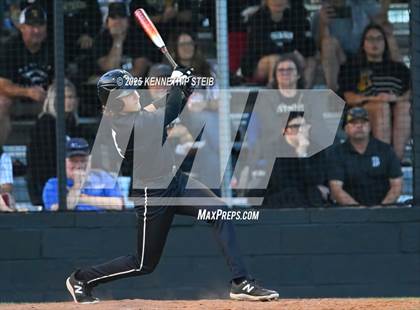 Thumbnail 2 in Berwick vs. Pine Prairie (LHSAA Division III Non-Select Regional) photogallery.