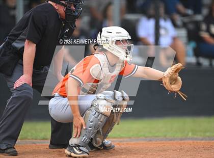 Thumbnail 3 in Berwick vs. Pine Prairie (LHSAA Division III Non-Select Regional) photogallery.