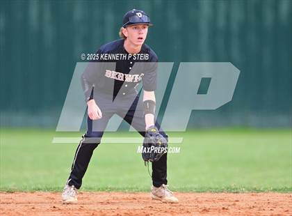 Thumbnail 3 in Berwick vs. Pine Prairie (LHSAA Division III Non-Select Regional) photogallery.