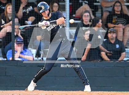 Thumbnail 2 in Berwick vs. Pine Prairie (LHSAA Division III Non-Select Regional) photogallery.