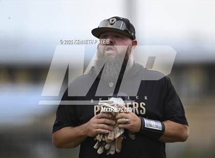Thumbnail 1 in Berwick vs. Pine Prairie (LHSAA Division III Non-Select Regional) photogallery.