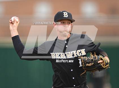 Thumbnail 2 in Berwick vs. Pine Prairie (LHSAA Division III Non-Select Regional) photogallery.