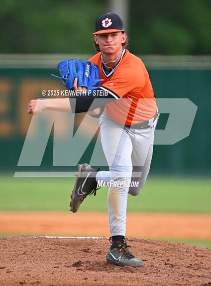 Thumbnail 1 in Berwick vs. Pine Prairie (LHSAA Division III Non-Select Regional) photogallery.