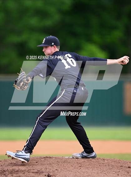 Thumbnail 1 in Berwick vs. Pine Prairie (LHSAA Division III Non-Select Regional) photogallery.