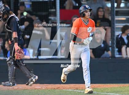 Thumbnail 1 in Berwick vs. Pine Prairie (LHSAA Division III Non-Select Regional) photogallery.