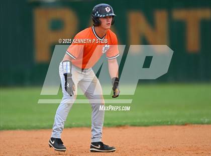 Thumbnail 3 in Berwick vs. Pine Prairie (LHSAA Division III Non-Select Regional) photogallery.