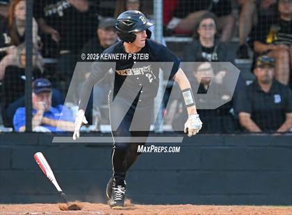 Thumbnail 2 in Berwick vs. Pine Prairie (LHSAA Division III Non-Select Regional) photogallery.