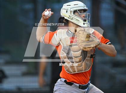 Thumbnail 2 in Berwick vs. Pine Prairie (LHSAA Division III Non-Select Regional) photogallery.