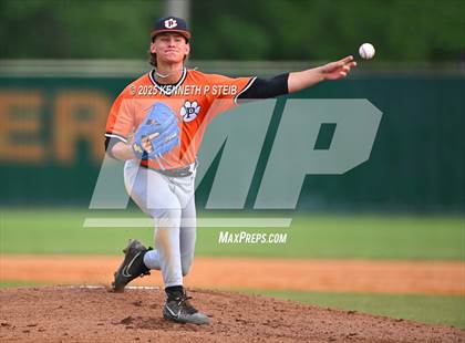 Thumbnail 3 in Berwick vs. Pine Prairie (LHSAA Division III Non-Select Regional) photogallery.