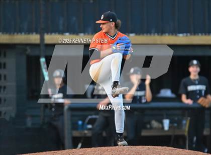 Thumbnail 2 in Berwick vs. Pine Prairie (LHSAA Division III Non-Select Regional) photogallery.