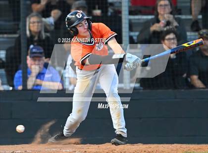 Thumbnail 3 in Berwick vs. Pine Prairie (LHSAA Division III Non-Select Regional) photogallery.