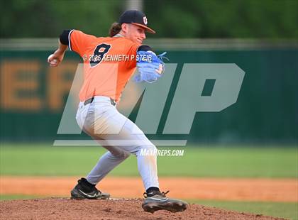 Thumbnail 2 in Berwick vs. Pine Prairie (LHSAA Division III Non-Select Regional) photogallery.