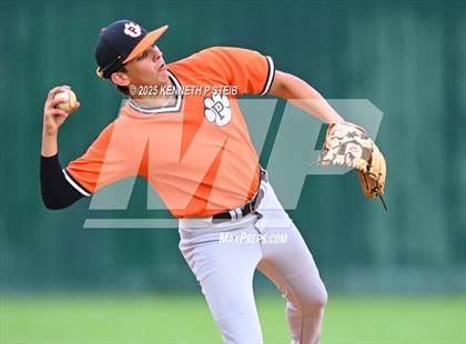 Thumbnail 3 in Berwick vs. Pine Prairie (LHSAA Division III Non-Select Regional) photogallery.