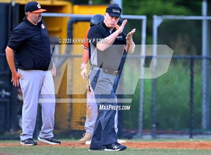 Thumbnail 2 in Berwick vs. Pine Prairie (LHSAA Division III Non-Select Regional) photogallery.