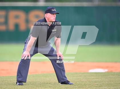 Thumbnail 2 in Berwick vs. Pine Prairie (LHSAA Division III Non-Select Regional) photogallery.