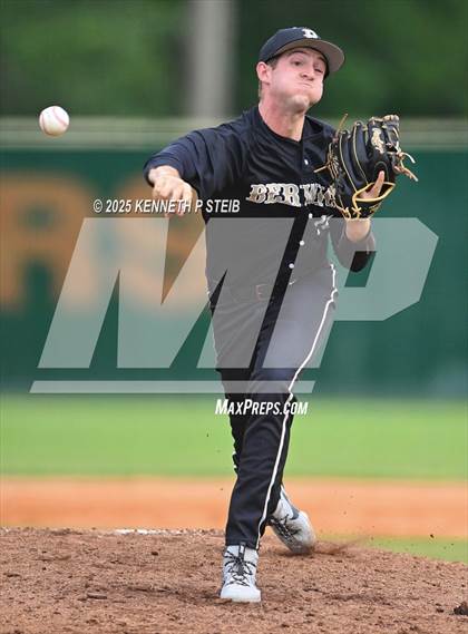 Thumbnail 1 in Berwick vs. Pine Prairie (LHSAA Division III Non-Select Regional) photogallery.