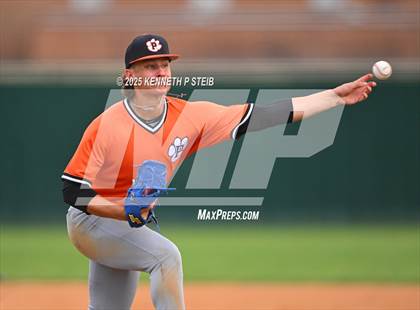 Thumbnail 2 in Berwick vs. Pine Prairie (LHSAA Division III Non-Select Regional) photogallery.