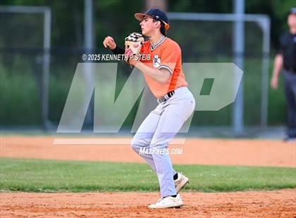 Thumbnail 3 in Berwick vs. Pine Prairie (LHSAA Division III Non-Select Regional) photogallery.