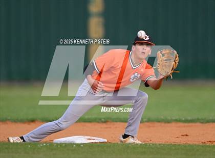 Thumbnail 3 in Berwick vs. Pine Prairie (LHSAA Division III Non-Select Regional) photogallery.