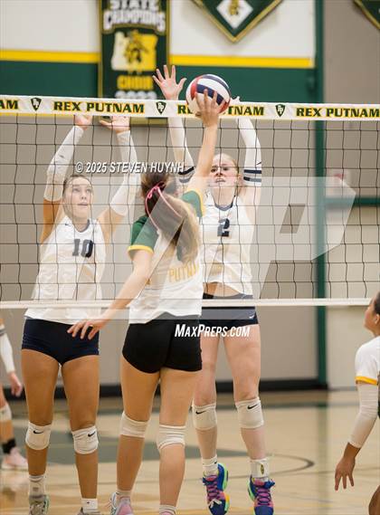 Thumbnail 2 in Wilsonville @ Putnam photogallery.