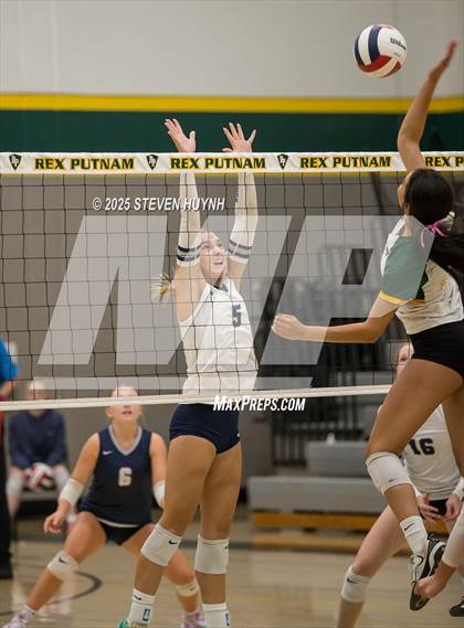 Thumbnail 3 in Wilsonville @ Putnam photogallery.