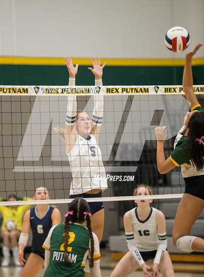 Thumbnail 3 in Wilsonville @ Putnam photogallery.