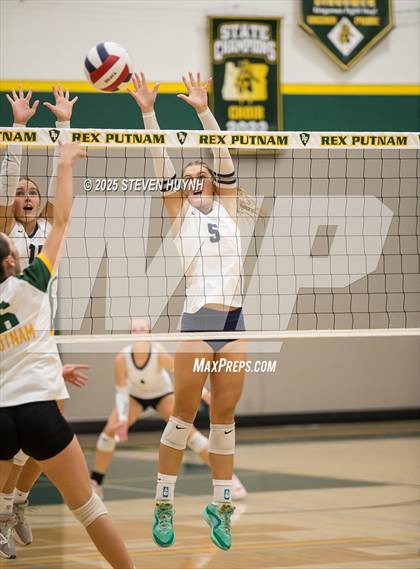 Thumbnail 3 in Wilsonville @ Putnam photogallery.