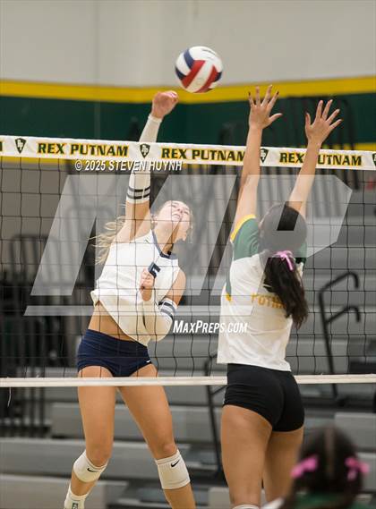 Thumbnail 1 in Wilsonville @ Putnam photogallery.