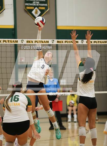 Thumbnail 1 in Wilsonville @ Putnam photogallery.